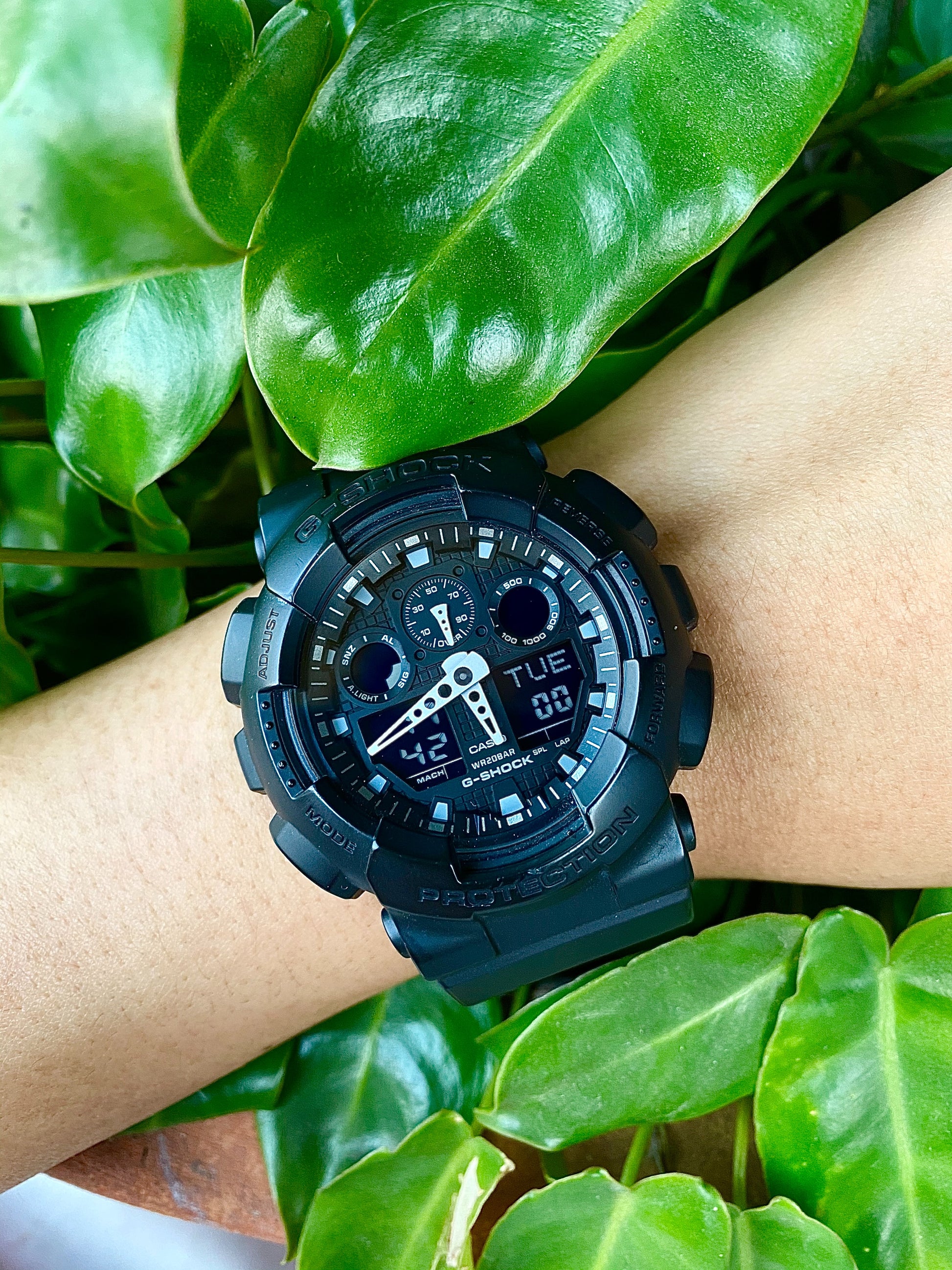 Chayanan Klanke watch with G-Force made by Casio. In black variant.