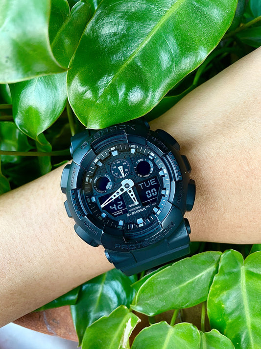 Chayanan Klanke watch with G-Force made by Casio. In black variant.